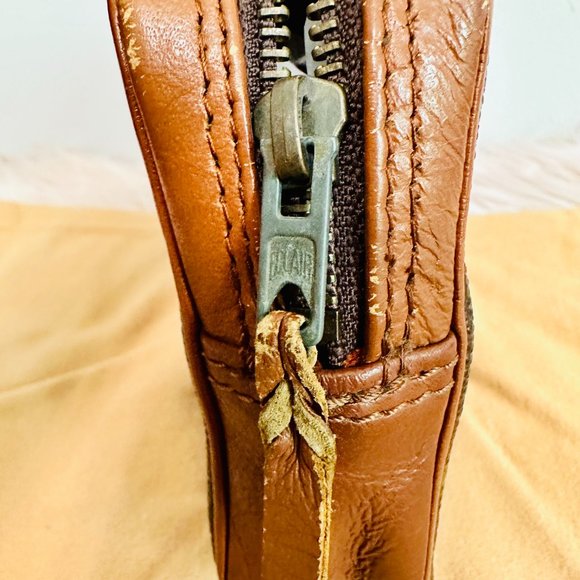 AUTHENTIC LOUIS VUITTON MONOGRAM CLUTCH WRISTLET VINTAGE - Picture 11 of 11